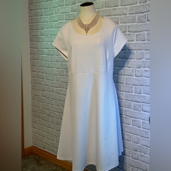 Avenue A-Line Chevron Dress - Picture 4 of 5